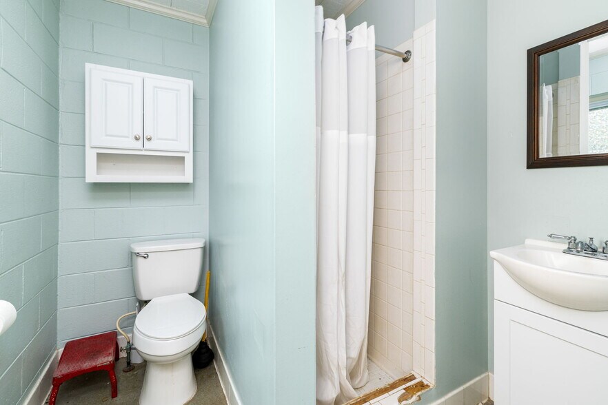 More Photos Of 101 Lea Rd, Kenbridge Rehabilitation Center For Sale