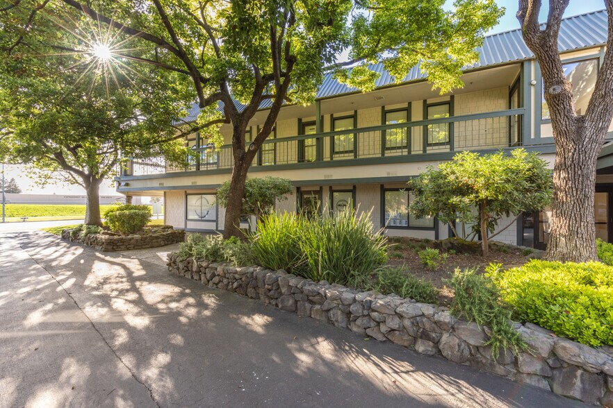 More Photos Of 6050 Commerce Blvd, Rohnert Park Office For Lease