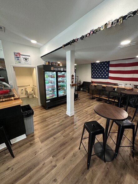 More Photos Of 110 Main St, Parkville Freestanding For Lease