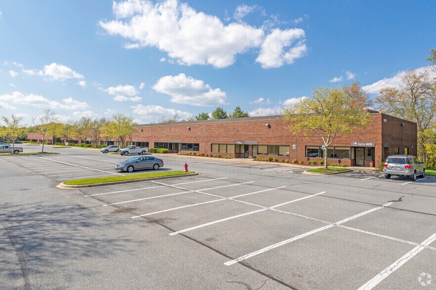 More Photos Of 910 Cromwell Park Dr, Glen Burnie Unknown For Lease