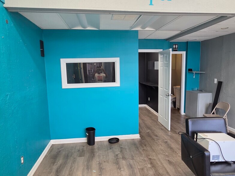 More Photos Of 8520-8546 Edgeworth Dr, Capitol Heights General Retail For Lease