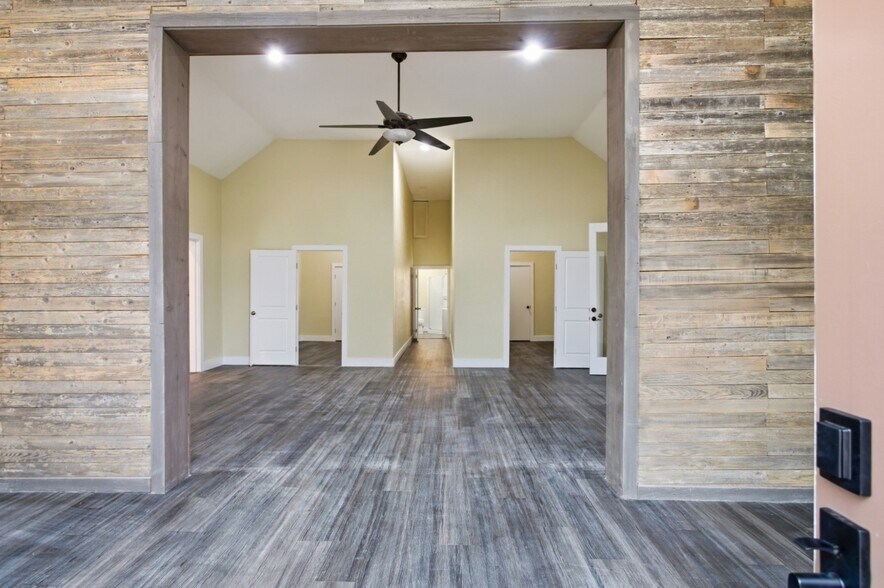 More Photos Of 17621 Stacey Ln, Lago Vista Lodge Meeting Hall For Lease
