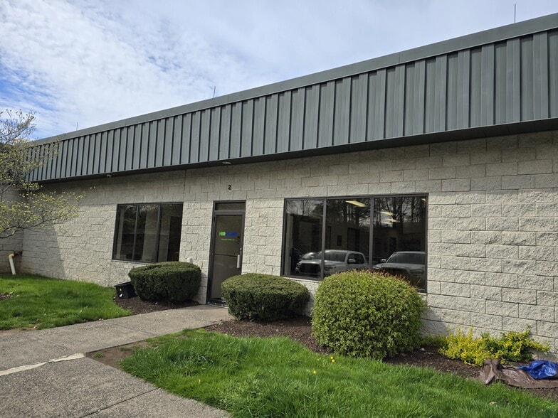 More Photos Of 362 Industrial Park Rd, Middletown Warehouse For Sale