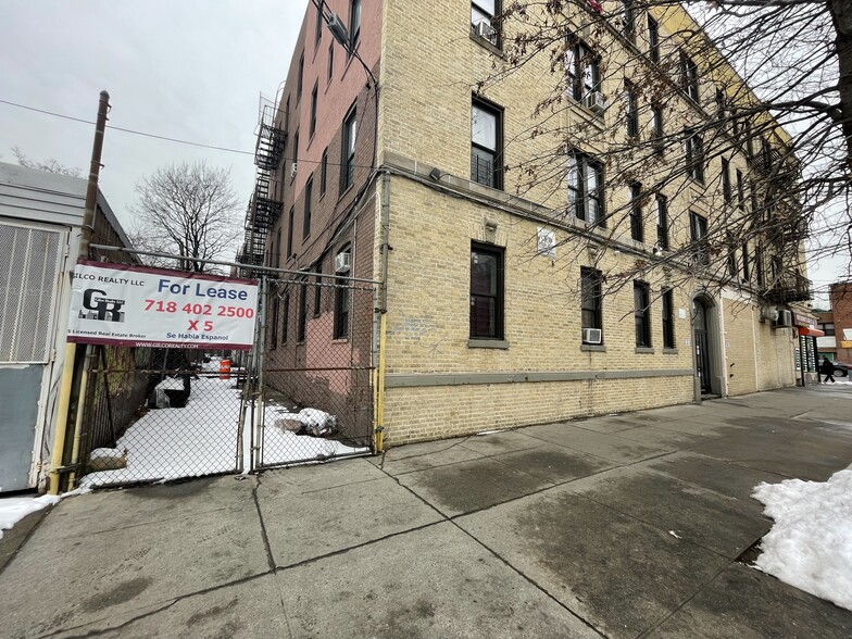 Primary Photo Of 666 Dumont Ave, Brooklyn Apartments For Lease