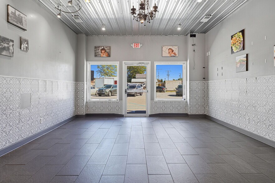 More Photos Of 105 McCreary St, Fort Branch Storefront Retail Office For Sale