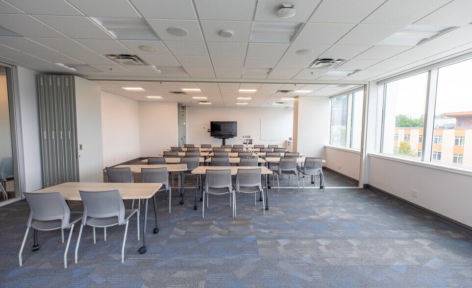 More Photos Of 9639 137A St, Surrey Office For Lease