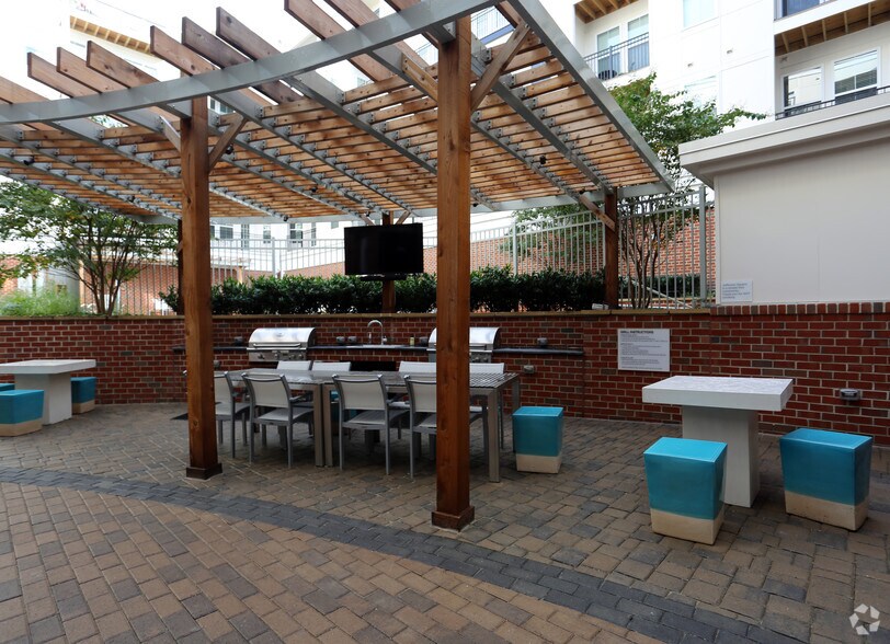 More Photos Of 101 N Wolfe St, Baltimore Apartments For Lease