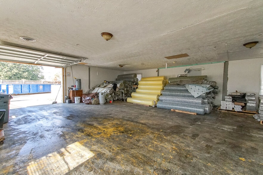 More Photos Of 2362 W Broad St, Athens Freestanding For Sale