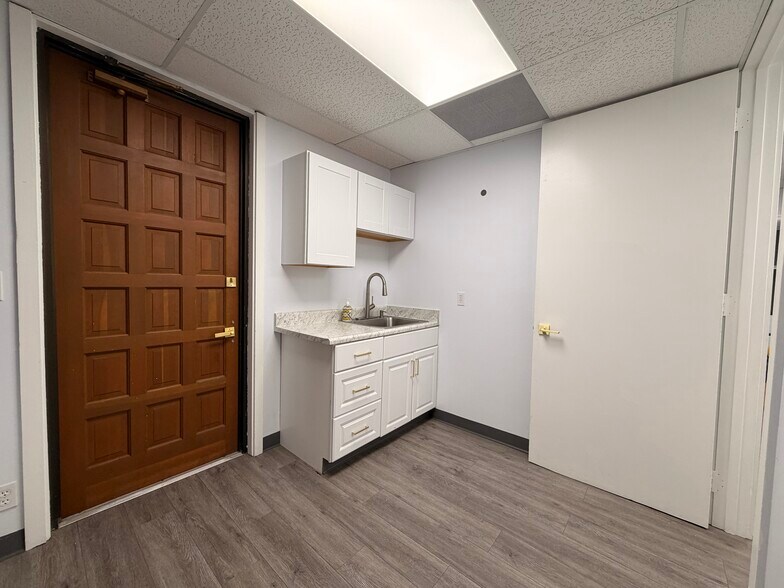 More Photos Of 15644 Pomerado Rd, Poway Medical For Lease