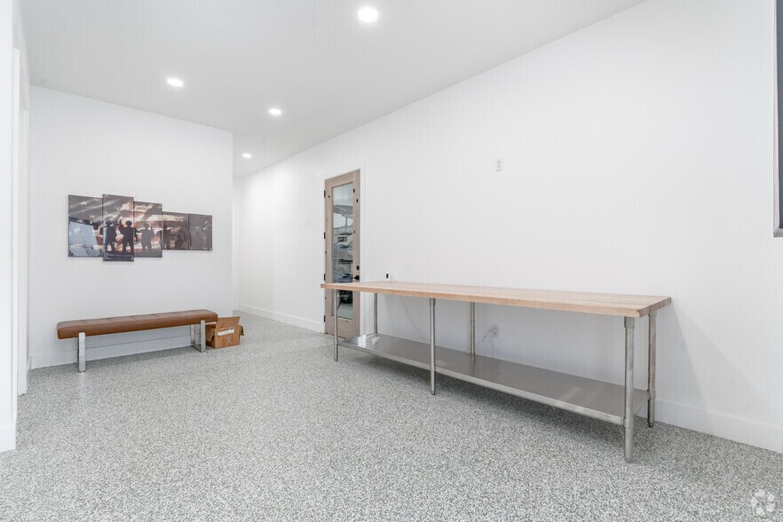 More Photos Of 2328 Seaborn Rd, Ponder Warehouse For Lease