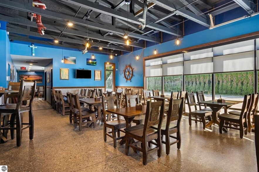 More Photos Of 11921 SE Torch Lake Dr, Alden Restaurant For Sale