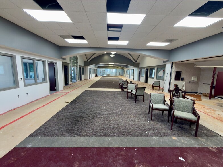 More Photos Of 5061 N 12th Ave, Pensacola Bank For Lease