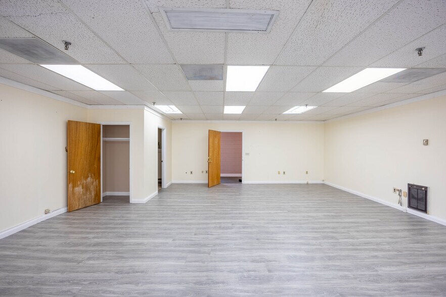 More Photos Of 439 Littleton Rd, Westford Unknown For Lease