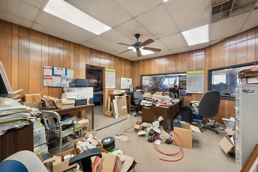 More Photos Of 3151 Int 45 E hwy, Corsicana Warehouse For Sale