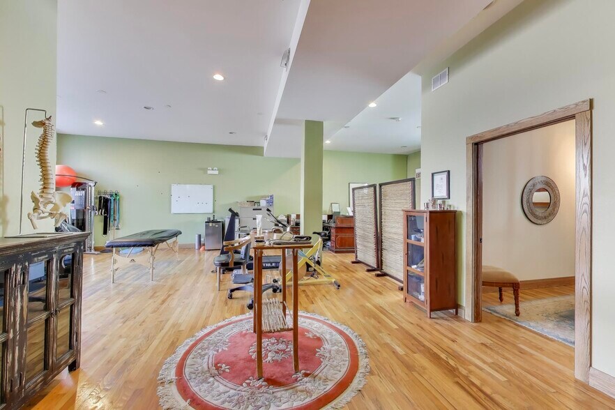 More Photos Of 1811-1819 W North Ave, Chicago Office For Lease