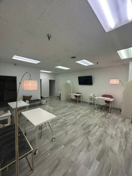 More Photos Of 111 Whitehead Ln, Monroeville Medical For Sale