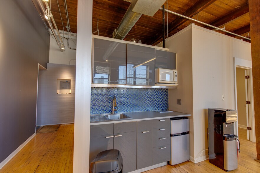 More Photos Of 1000 N Halsted St, Chicago Loft Creative Space For Lease