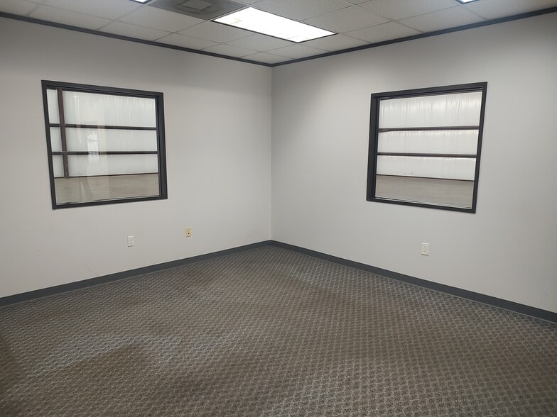 More Photos Of 6710 Bourgeois Rd, Houston Warehouse For Sale