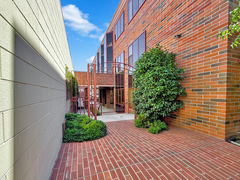 More Photos Of 885 Oak Grove Ave, Menlo Park Office For Lease
