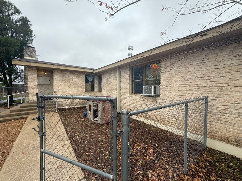 More Photos Of 1204 W Pecan St, Pflugerville Specialty For Lease