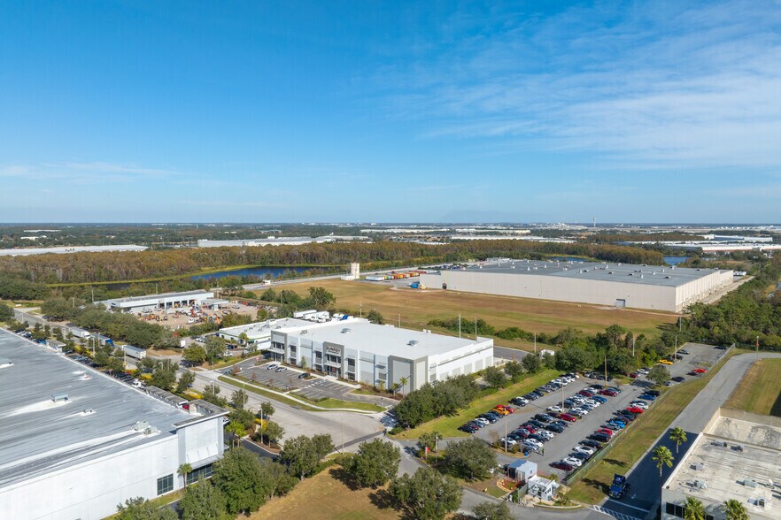 More Photos Of 10801 Central Port Dr, Orlando Warehouse For Lease