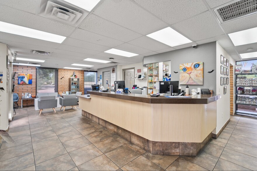 More Photos Of 10380 N Hayden Rd, Scottsdale Veterinarian Kennel For Sale