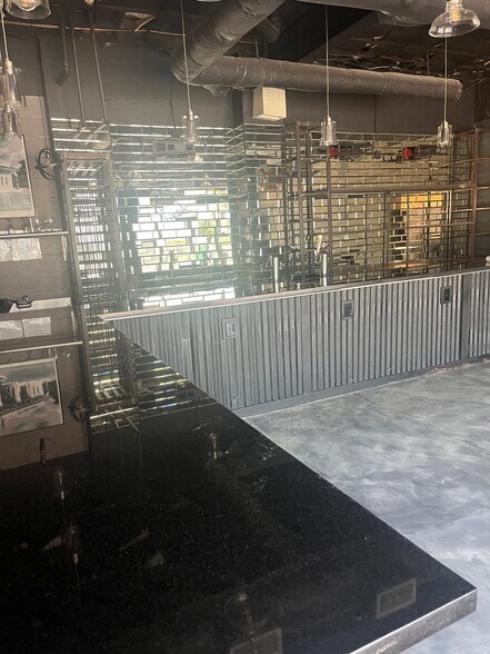 More Photos Of 1901 Taft St, Houston Restaurant For Lease