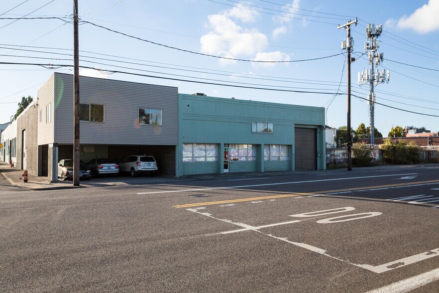 More Photos Of 1105 SE Woodward St, Portland Warehouse For Sale