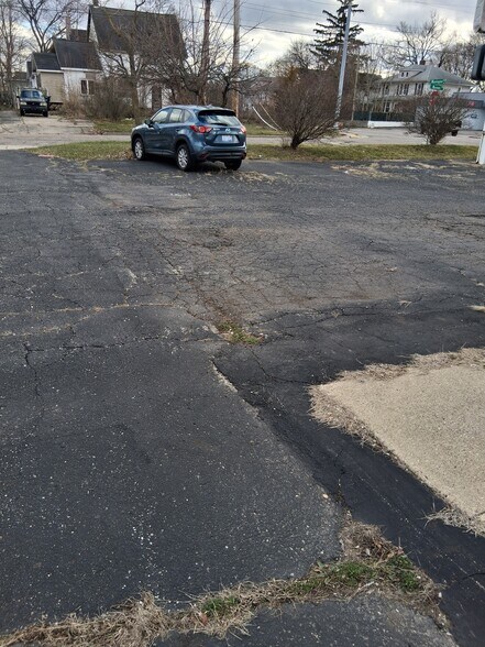 More Photos Of 1623 S Washington St, Lansing Storefront Retail Office For Sale