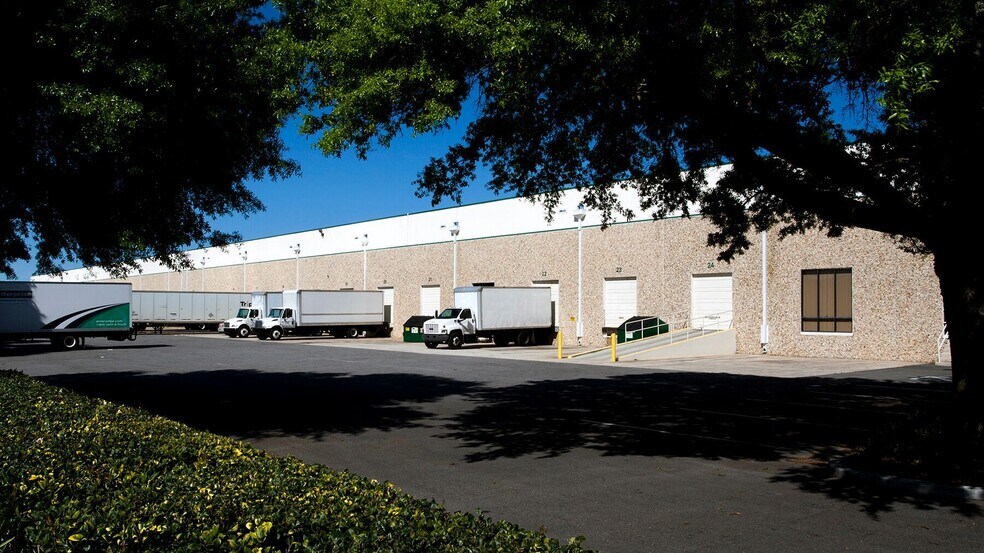 More Photos Of 7524-7598 Currency Dr, Orlando Unknown For Lease