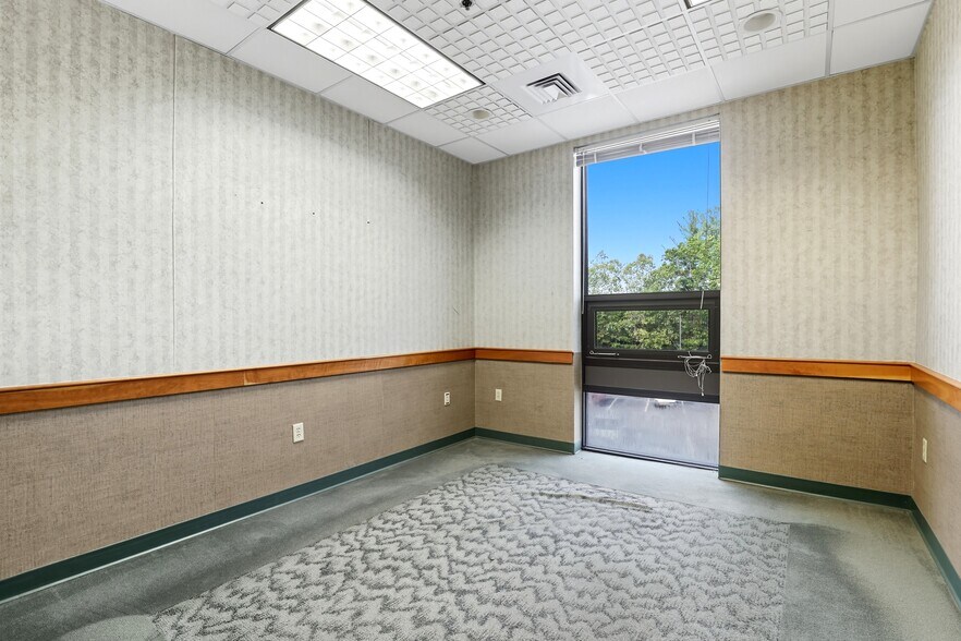 More Photos Of 25 Manchester St, Merrimack Loft Creative Space For Lease