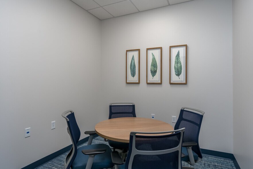 More Photos Of 320 Saint Andrews Dr, Mankato Office For Sale