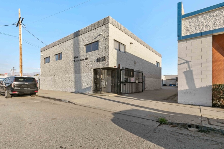 More Photos Of 11170-11172 Penrose St, Sun Valley Warehouse For Lease