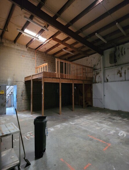 More Photos Of 809 Professional Pl W, Chesapeake Light Manufacturing For Sale