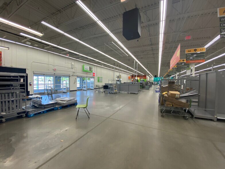 More Photos Of 2503 W 5th St, Lumberton Service Station For Sale