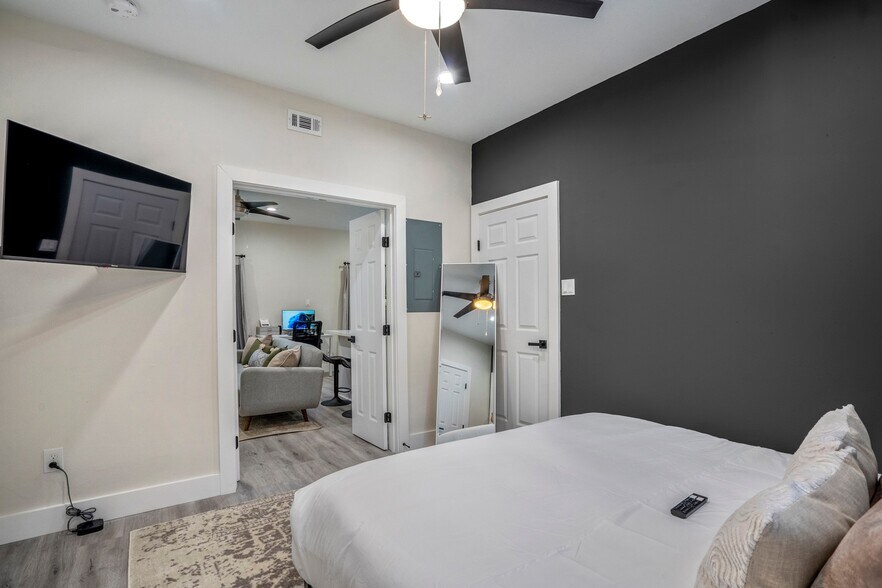 More Photos Of 5 Estelle St, Houston Multifamily For Sale