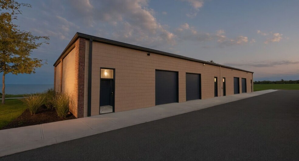 More Photos Of 1032 Parkway Dr, Spring Hill Flex For Sale