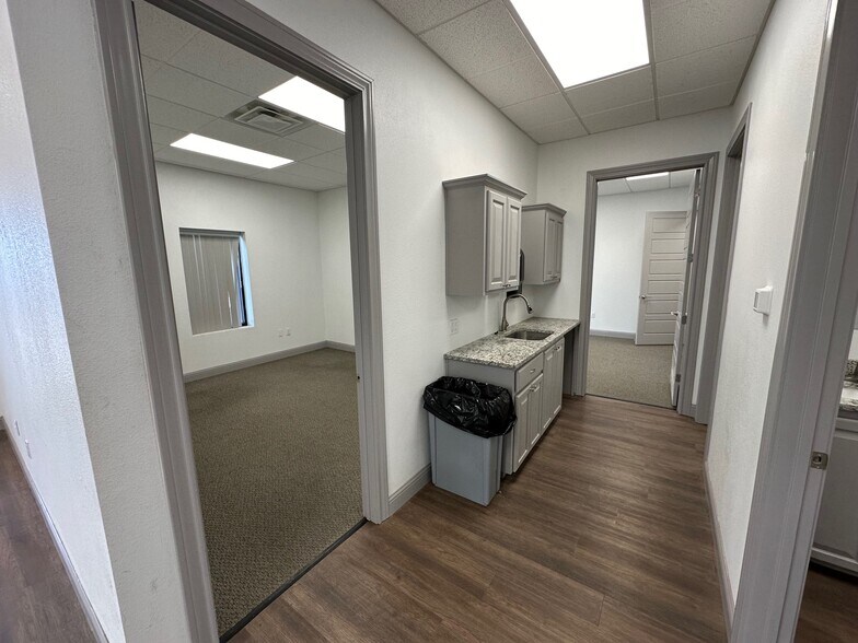 More Photos Of 6622 Winfield Ave, Lubbock Warehouse For Lease