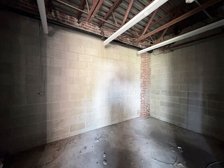 More Photos Of 200 White Horse Pike, Egg Harbor City Flex For Sale