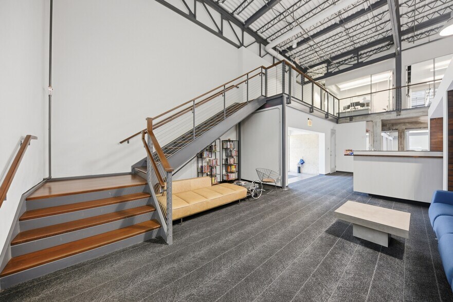 More Photos Of 301 N Main St, Bryan Office For Lease