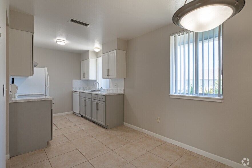 More Photos Of 2148 54th Ave S, Saint Petersburg Apartments For Sale