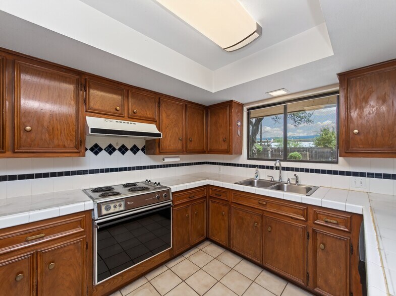 More Photos Of 1702 Lone Oak Dr, Leander Flex For Sale