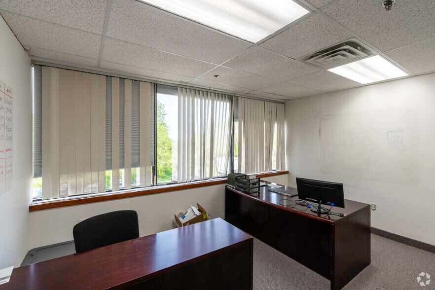 More Photos Of 28 Lord Rd, Marlborough Office For Lease