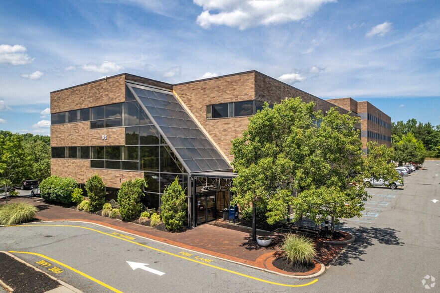 Primary Photo Of 98 James St, Edison Medical For Lease