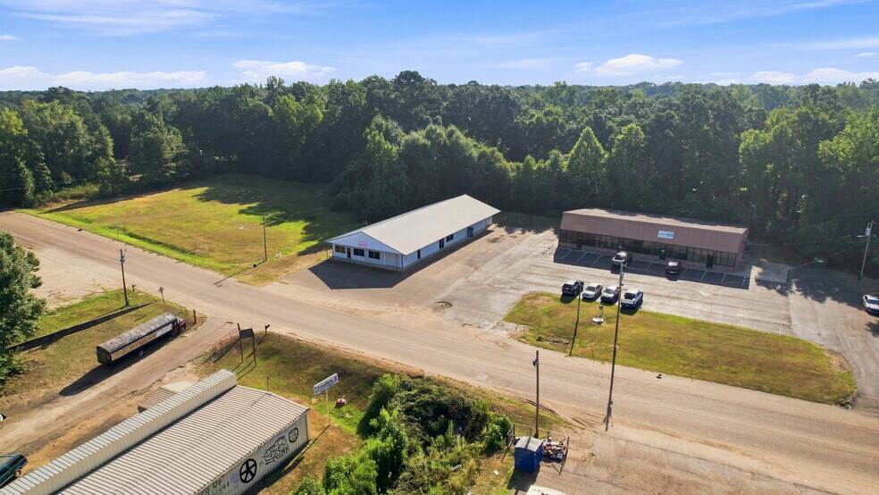 More Photos Of 903 S Locust St, Mccomb Freestanding For Sale