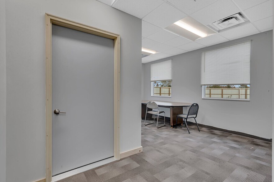 More Photos Of 3507 Dakota St, Alexandria Industrial For Lease