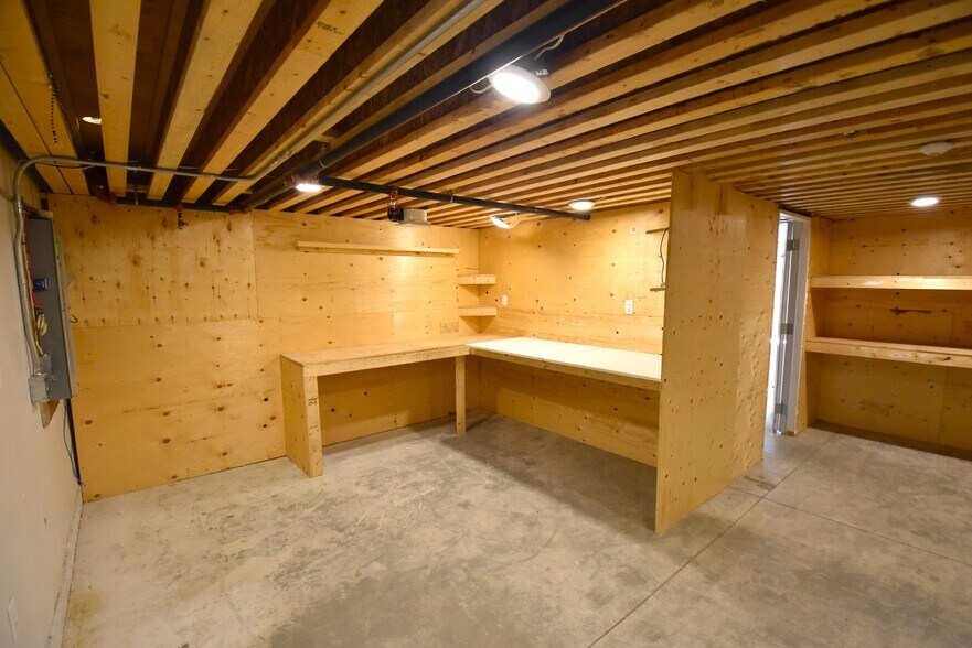 More Photos Of 9903 209 St NW, Edmonton Warehouse For Sale