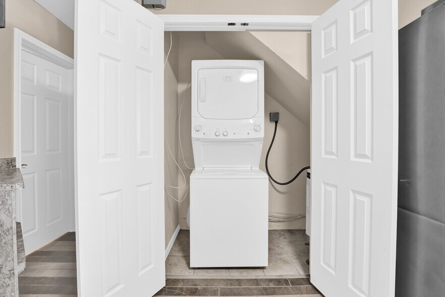 More Photos Of 12 Dracut Hill Rd, Vaughn Industrial For Sale