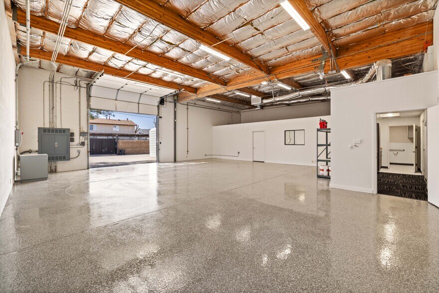 More Photos Of 38559 E 6th St, Palmdale Warehouse For Sale
