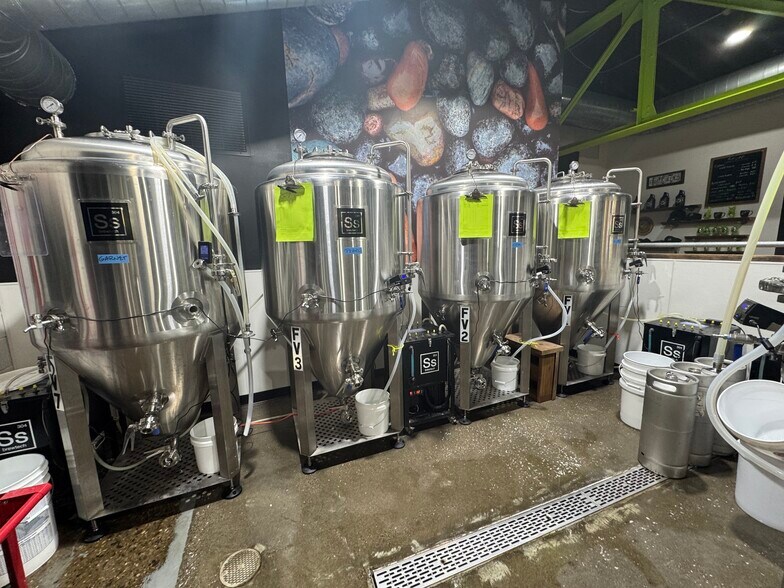 More Photos Of 8080 Grand St, Dexter Auto Repair For Sale